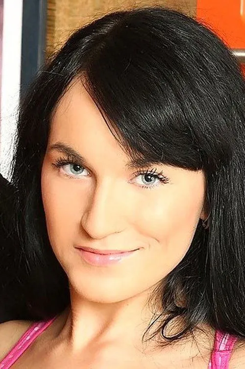 Mary Rouge interpretando a 