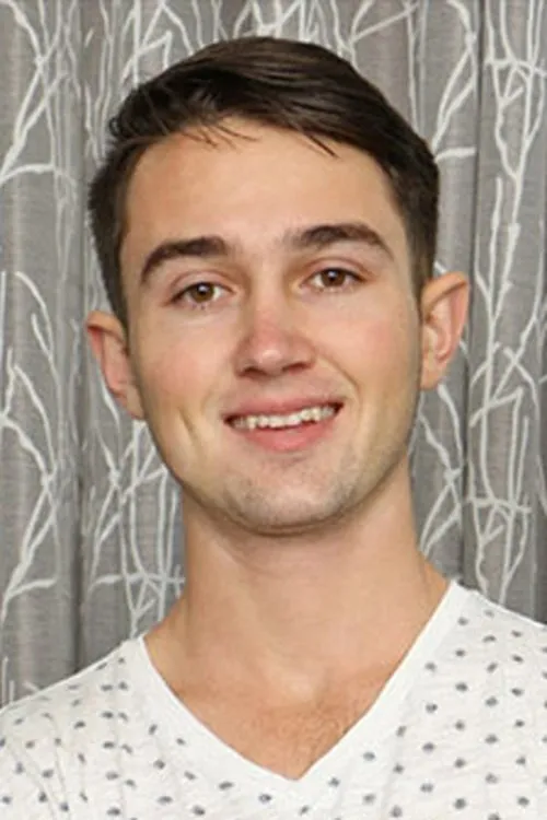 Mason Anderson interpretando a Elder Anderson