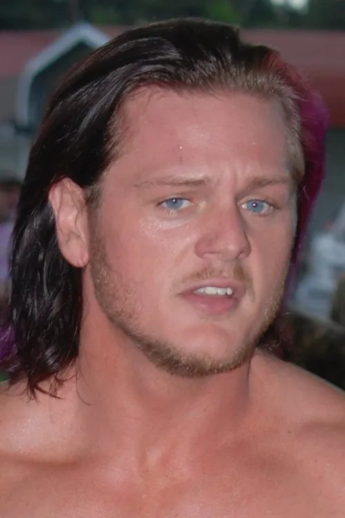 Mason Caleb Burnett interpretando a 