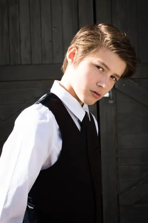 Mason Parker interpretando a Tommy Hagen