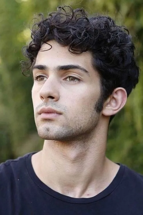 Massimiliano Caiazzo interpretando a Danielle