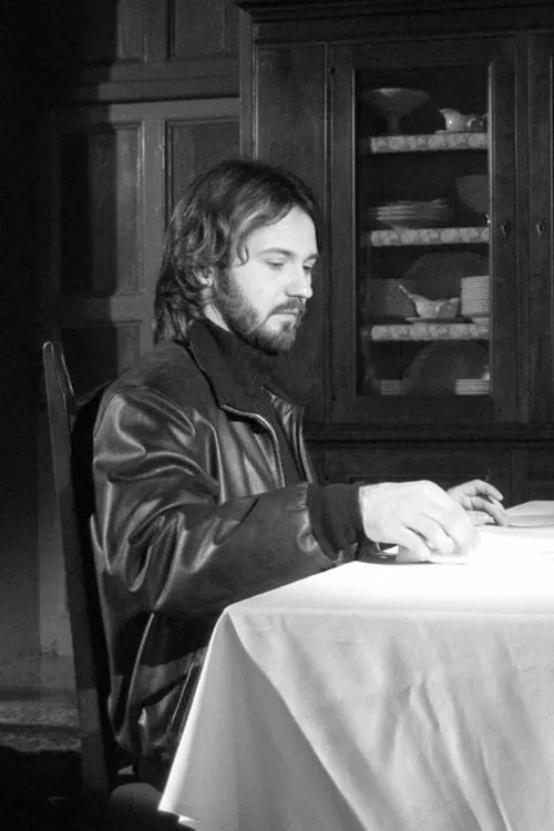 Massimiliano Grazioli interpretando a Mehdi