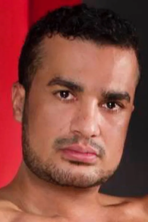 Massimo Blade interpretando a