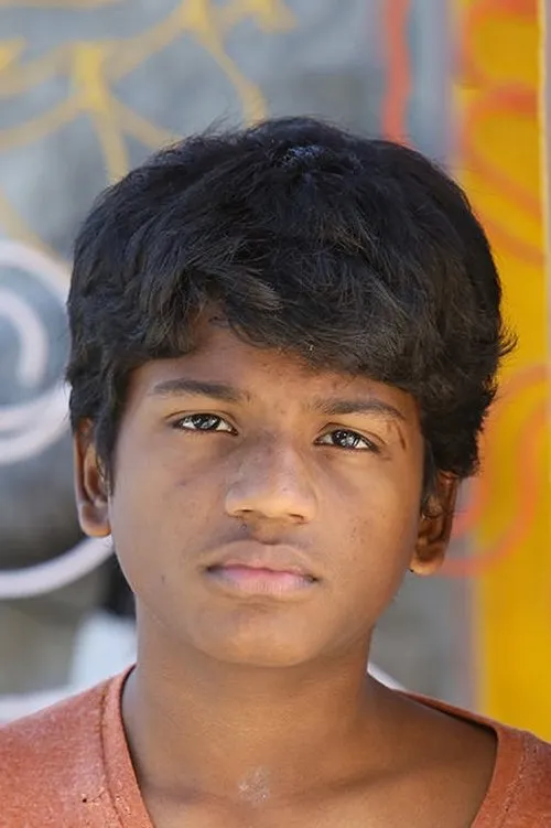 Master Govardhan interpretando a Boy