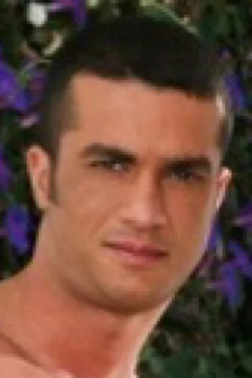 Mateo Perez interpretando a 