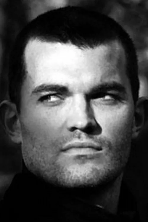 Mateusz Młodzianowski interpretando a 'Byk'