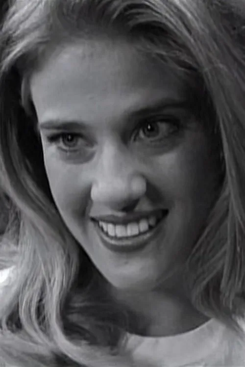 Mathea Webb interpretando a Carla