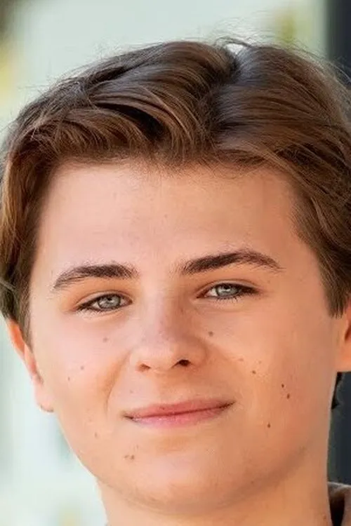 Matheu Hinzen interpretando a Max Slim