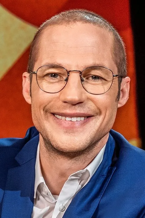 Mathias Coppens interpretando a Ludovic