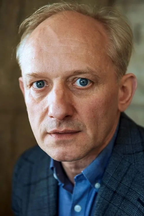 Mathias Max Herrmann interpretando a 