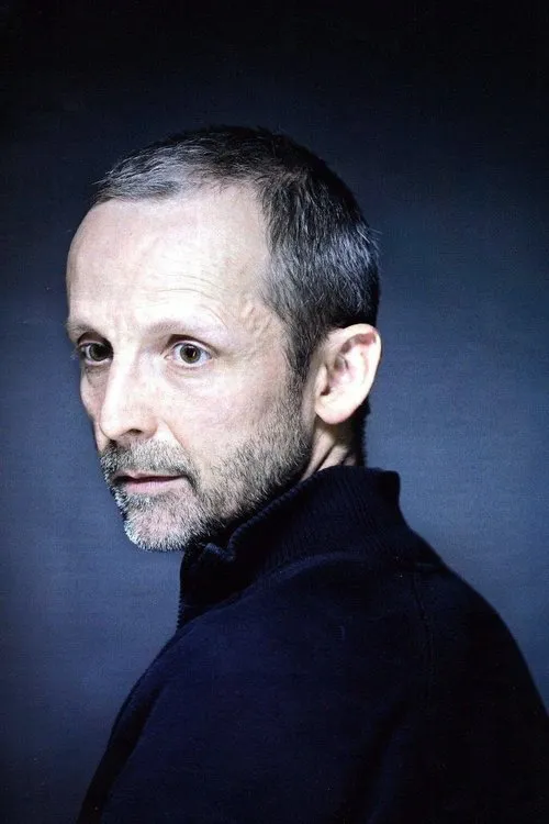 Mathieu Riboulet interpretando a Grégoire