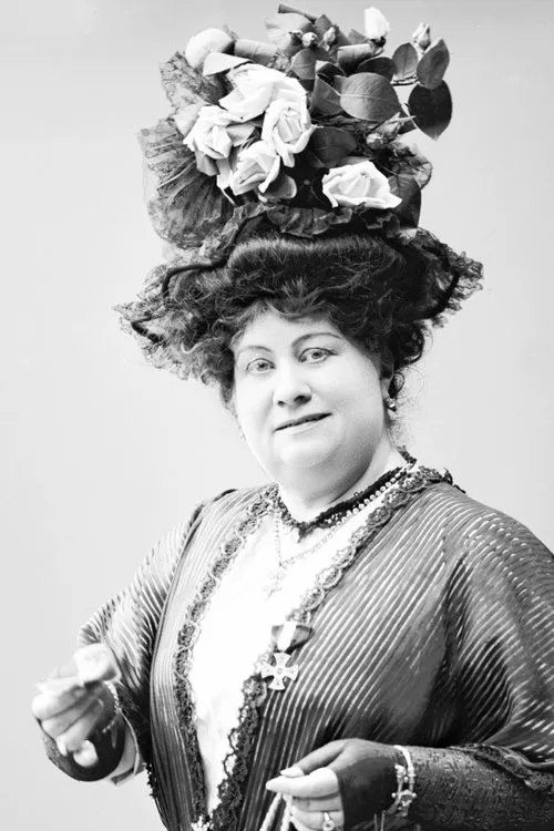 Mathilda Caspér interpretando a 