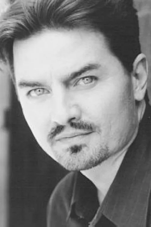 Matt Beckham interpretando a Vick