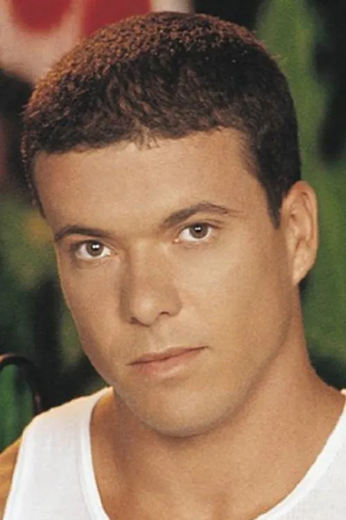 Matt Bird interpretando a 