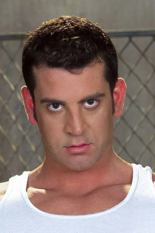 Matt Cole interpretando a 