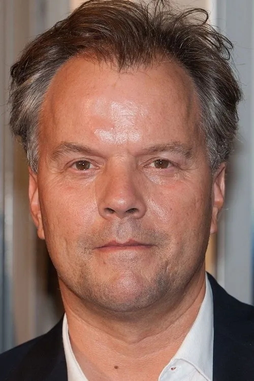 Uilleam Blacker ha trabajado con Matt Frei en 1 ocasiones