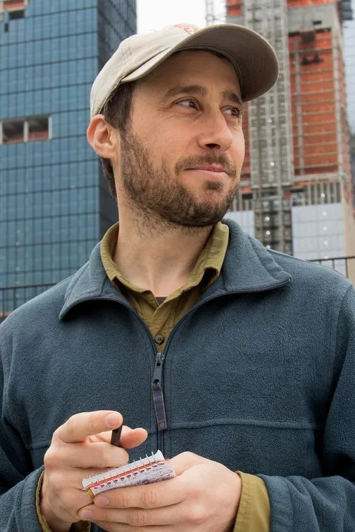 Adam C. Hughes ha trabajado con Matt Green en 2 ocasiones