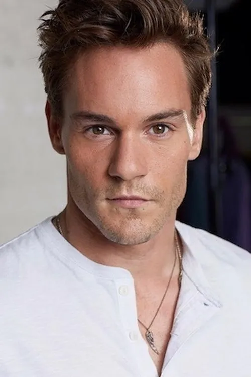 Matt Marr interpretando a Danny