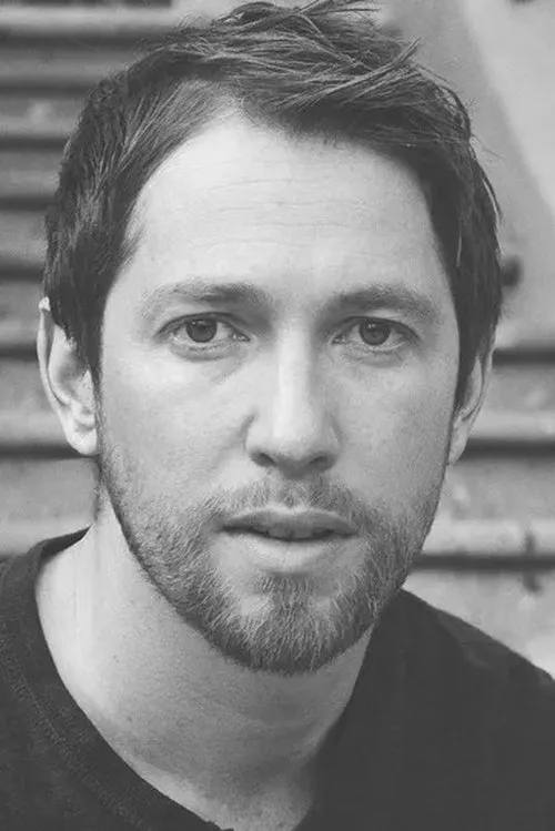 Matt Munroe interpretando a Sean