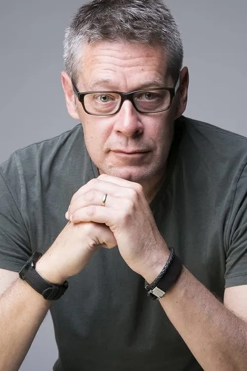 Matt Parkinson interpretando a Soldier