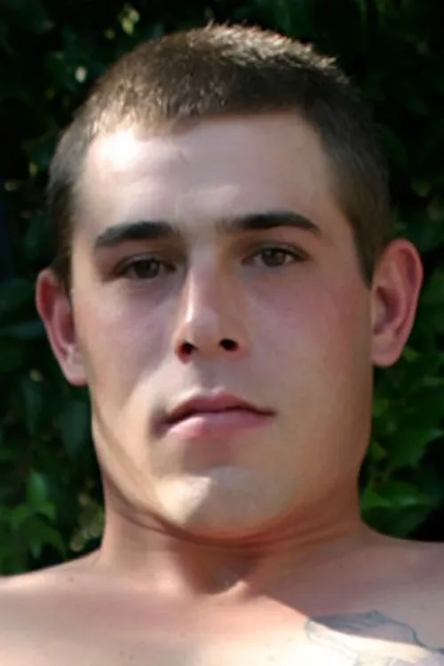 Matt Woods interpretando a 