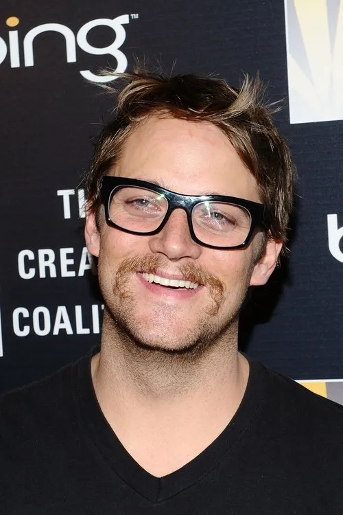 Matthew Carey interpretando a Shaggy