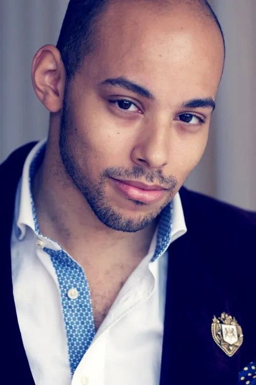 Matthew Fitzthomas Rogers interpretando a Johnny