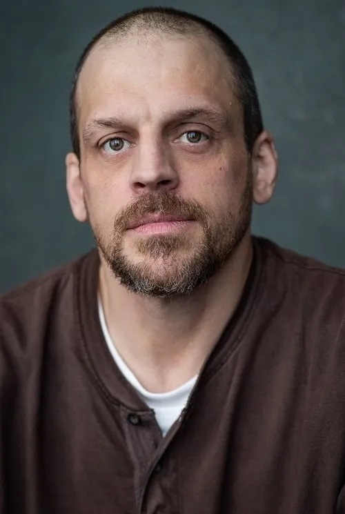 Isabelle Amyes ha trabajado con Matthew Gurney en 1 ocasiones