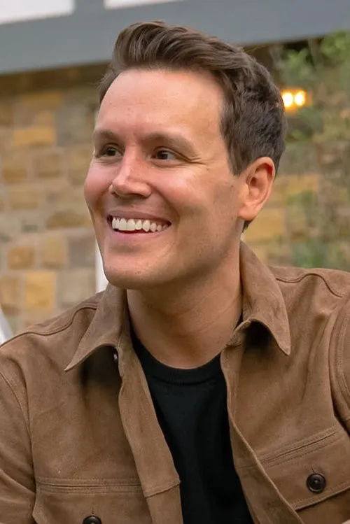 Matthew Hoffman — personaje: Special Correspondent