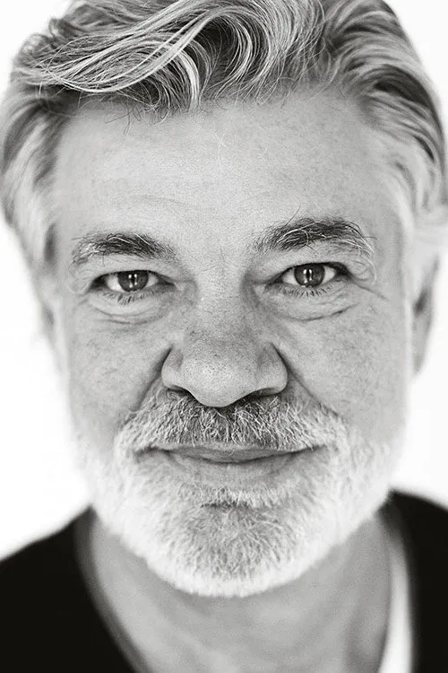 Matthew Kelly — personaje: Giovanni Belzoni