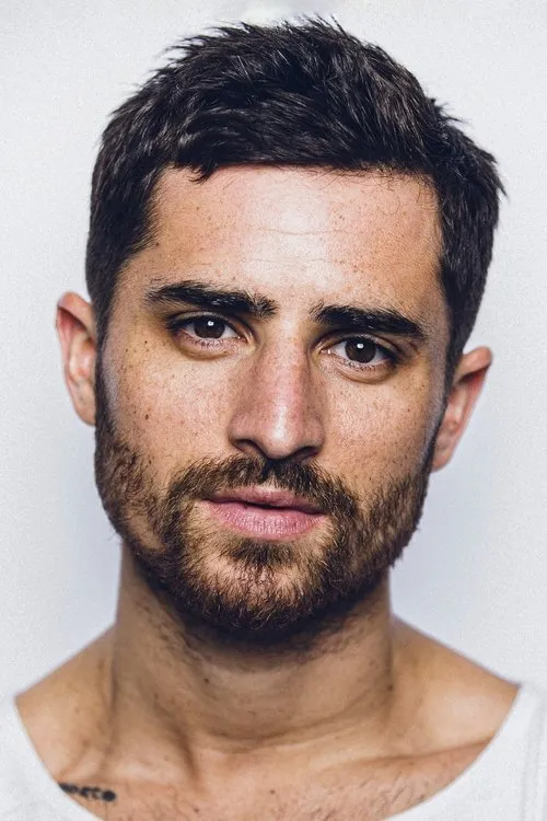 Tyler Riggs ha trabajado con Matthew Leone en 1 ocasiones