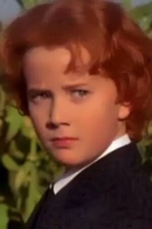 Matthew Munn interpretando a Young Martin