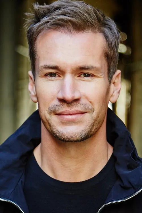 Matthew Walker interpretando a Will Calvin