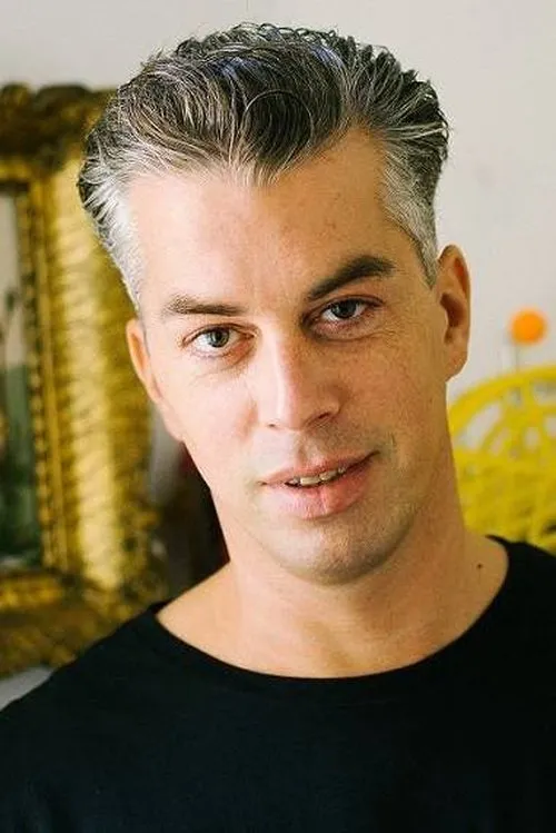 Matthias Franz Stein interpretando a Wolfi