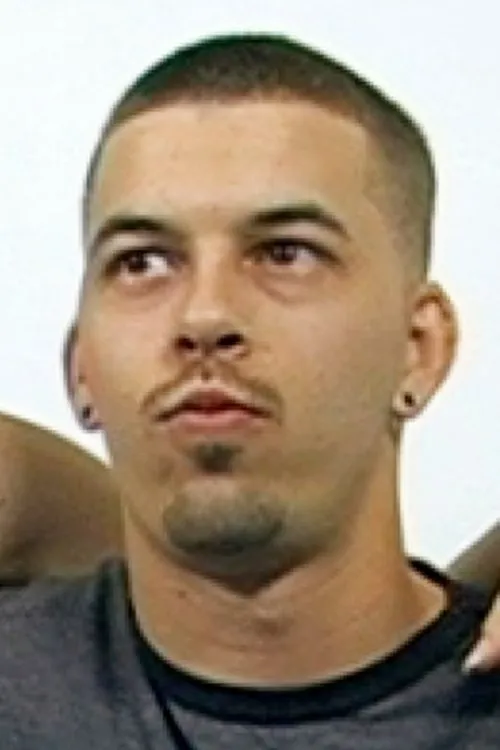 Matty Jay interpretando a