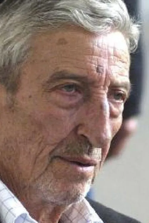 Maurice Garrel interpretando a Le père d'Anémone / L'agent de police