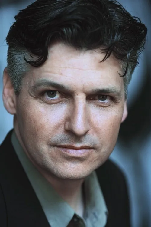 Foto de perfil del actor Maurice Godin en el reparto