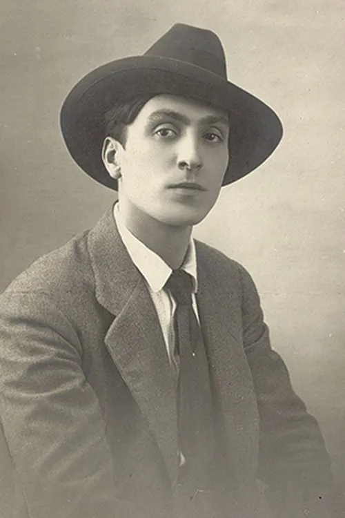 Maurice Vinot interpretando a The son