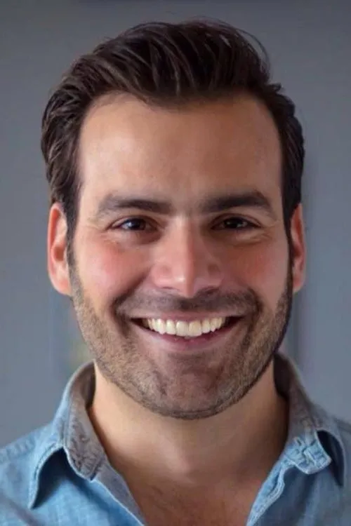 Mauricio Garcia Muela interpretando a Mauricio Garcia