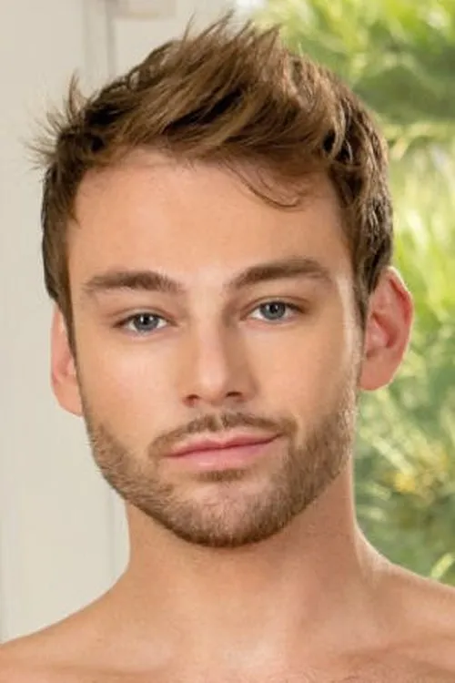 Max Adonis interpretando a 