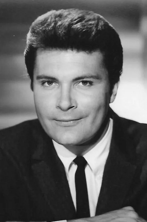 Max Baer Jr. — personaje: Frank