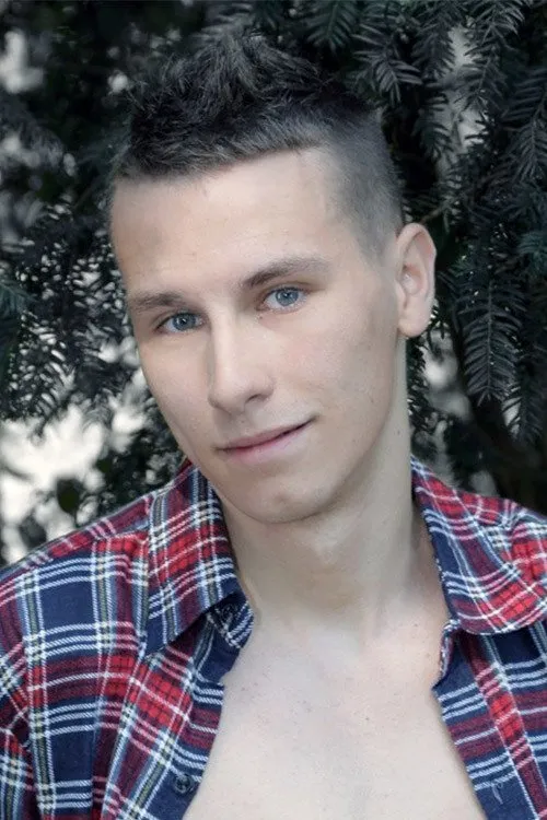 Max Bishop interpretando a 