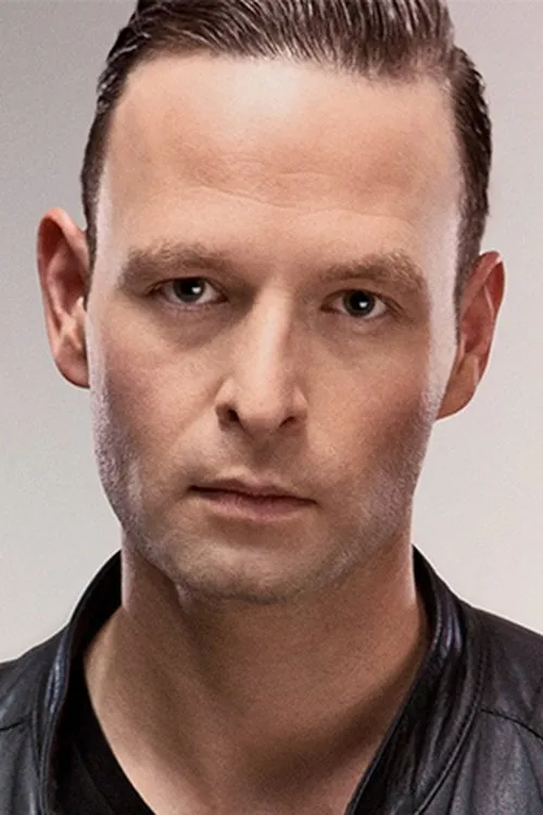 Adaro ha trabajado con Max Enforcer en 2 ocasiones