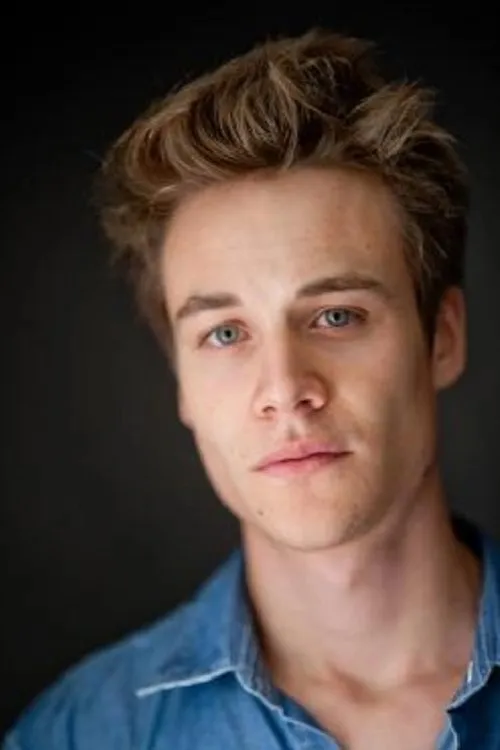 Max Felder interpretando a Anton