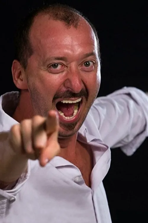 Max Galligani interpretando a 