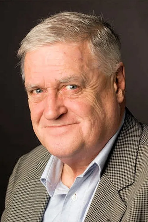 John Duigan ha trabajado con Max Gillies en 2 ocasiones