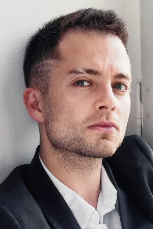 Max Hegewald interpretando a Kai Schmidt