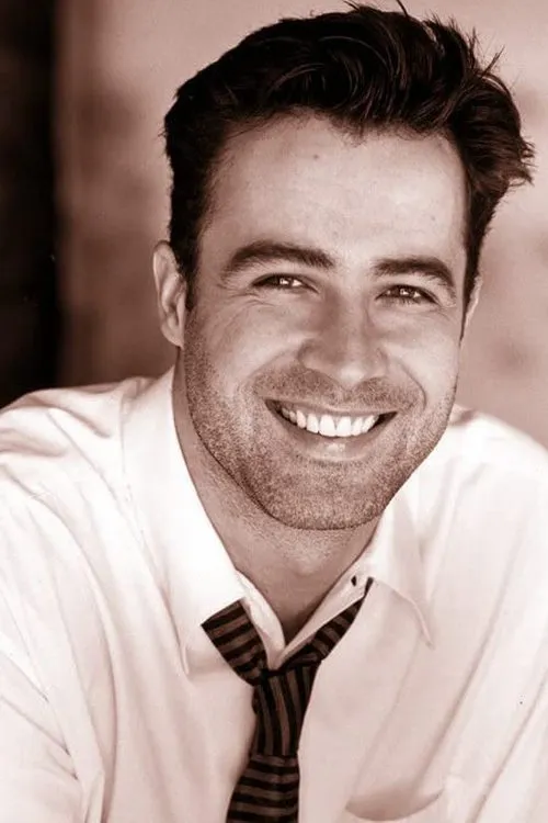 Max Herholz interpretando a Garnett