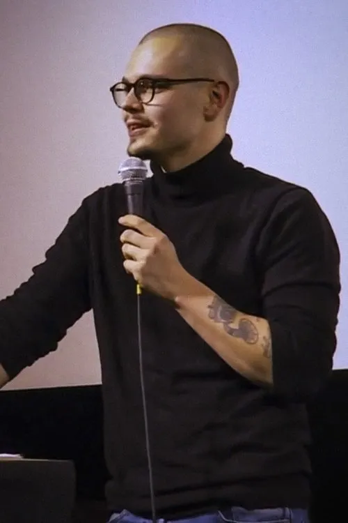 Max Kassun interpretando a Guy