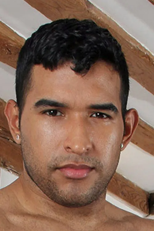 Adrian Monroy ha trabajado con Max Saga en 1 ocasiones